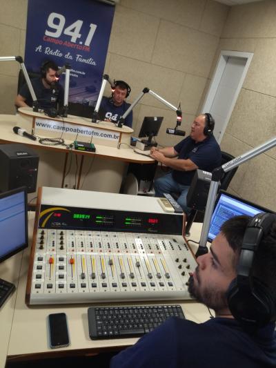 Campo Abeto FM estÃ¡ com programaÃ§Ã£o especial dos 33 anos